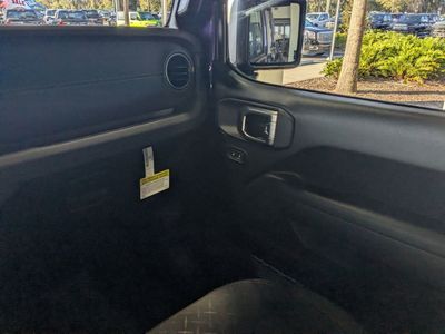 2026 Jeep Gladiator - Photo 13