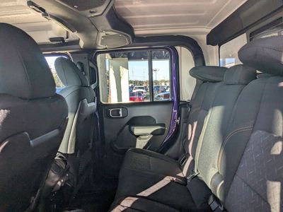 2026 Jeep Gladiator - Photo 10