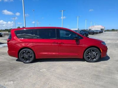 2026 Chrysler Pacifica — side profile view