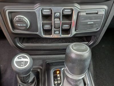 2023 Jeep Wrangler — photo 17 view