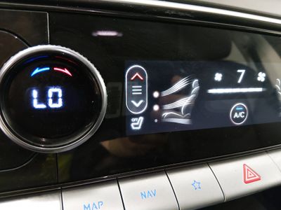 2025 Genesis GV70 - Photo 18