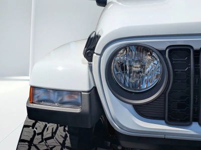 2026 Jeep Gladiator — photo 8 view