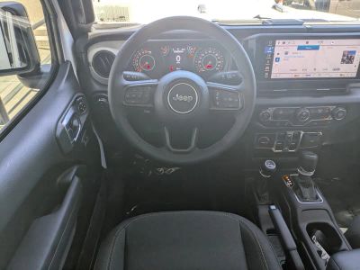 2026 Jeep Gladiator — photo 13 view
