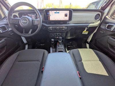 2026 Jeep Gladiator — photo 12 view