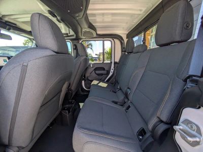 2026 Jeep Gladiator — photo 11 view