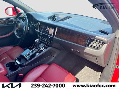 2023 Porsche Macan — photo 14 view