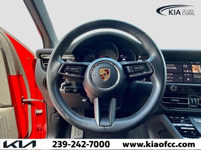 2023 Porsche Macan — photo 37 view