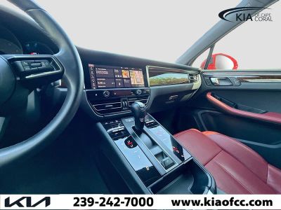 2023 Porsche Macan — photo 27 view
