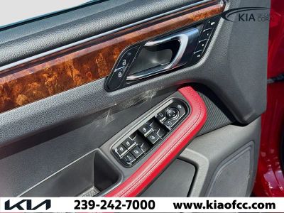 2023 Porsche Macan — photo 23 view