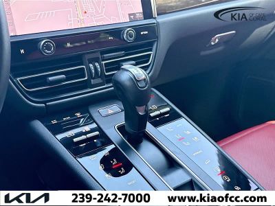 2023 Porsche Macan — photo 28 view