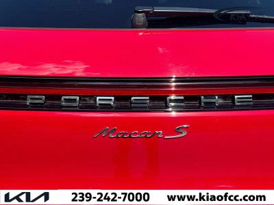 2023 Porsche Macan — photo 11 view