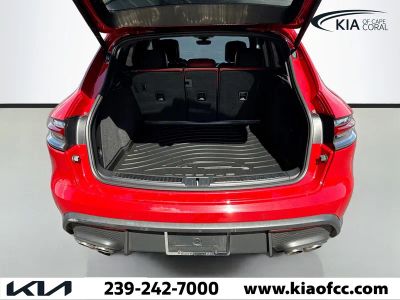 2023 Porsche Macan — photo 12 view