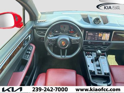 2023 Porsche Macan — photo 17 view