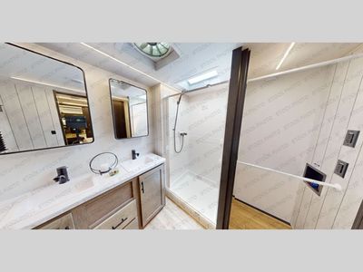 2025 Forest River Cherokee Arctic Wolf Suite — photo 7 view