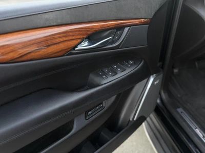 2015 Cadillac Escalade — photo 28 view