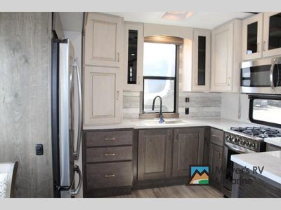 2021 Alliance RV Paradigm - Photo 11