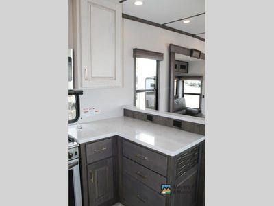 2021 Alliance RV Paradigm - Photo 17
