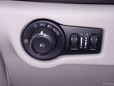 2023 Chrysler Pacifica — photo 13 view