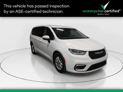 2023 Chrysler Pacifica Touring L FWD — front three-quarter view