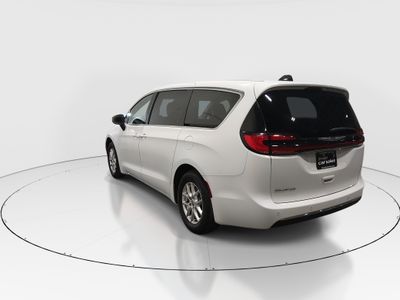 2023 Chrysler Pacifica — detail view