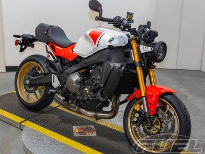 2026 Yamaha XSR900 — front three-quarter view