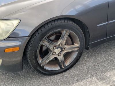 2002 Lexus IS — detail view