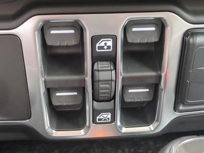 2026 Jeep Gladiator — photo 25 view