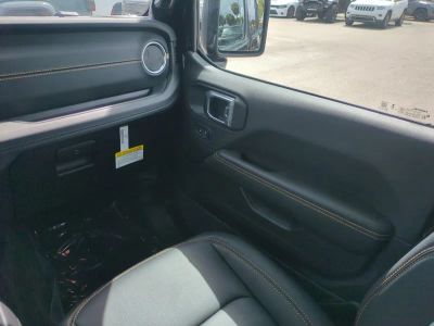 2026 Jeep Gladiator — photo 18 view