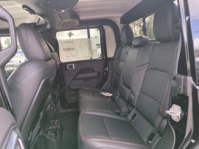 2026 Jeep Gladiator — photo 15 view