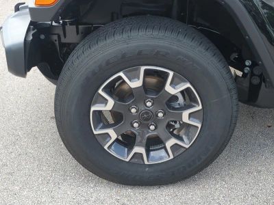 2026 Jeep Gladiator — photo 11 view