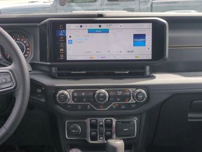 2026 Jeep Gladiator — photo 19 view