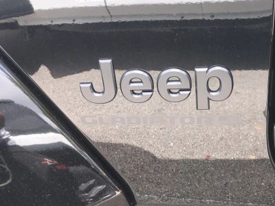 2026 Jeep Gladiator — photo 13 view