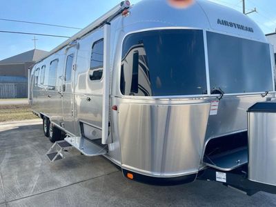 2025 Airstream Classic - Photo 1