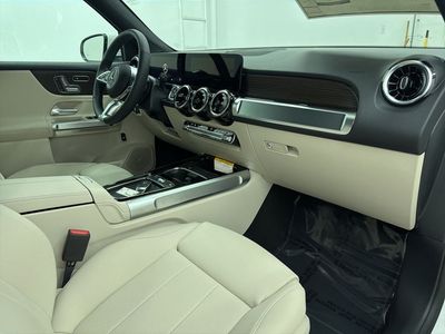 2026 Mercedes-Benz GLB — photo 27 view