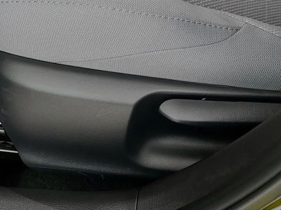 2025 Toyota Corolla - Photo 13