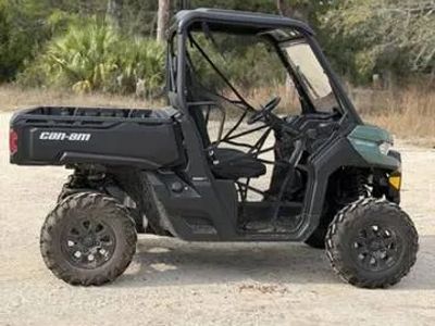 2026 Can-Am® Defender DPS HD10 — front three-quarter view