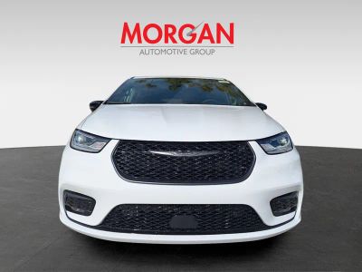 2026 Chrysler Pacifica — side profile view