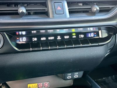 2025 Lexus UX — photo 15 view