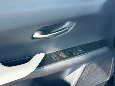2025 Lexus UX — photo 17 view