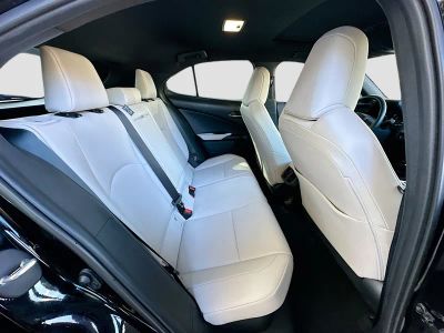 2025 Lexus UX — photo 27 view