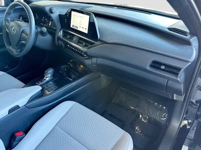 2025 Lexus UX — photo 29 view