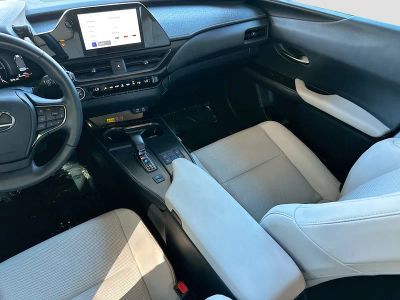 2025 Lexus UX — photo 23 view