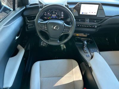 2025 Lexus UX — photo 22 view