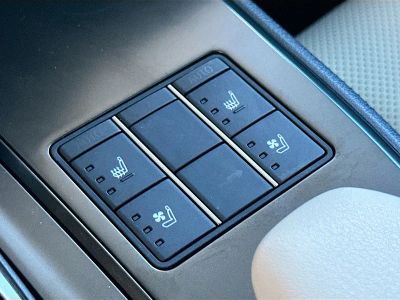 2025 Lexus UX — photo 19 view
