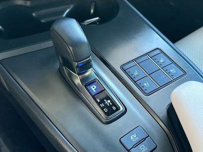 2025 Lexus UX — photo 16 view