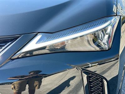 2025 Lexus UX — photo 30 view
