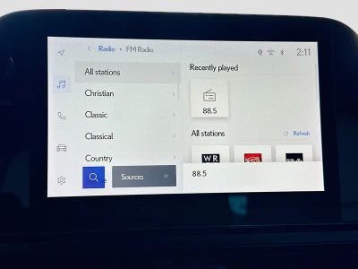 2025 Lexus UX — photo 14 view