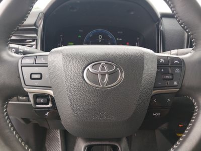 2025 Toyota Camry — photo 12 view