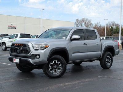 2019 Toyota Tacoma - Photo 2