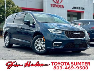 2023 Chrysler Pacifica Touring L in Fathom Blue Pearlcoat — front three-quarter view